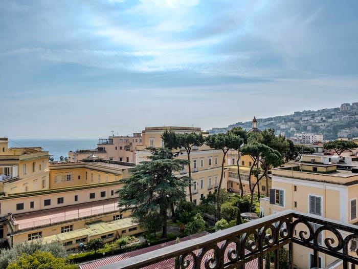 Appartamento con 6 locali in vendita in Via Andrea d'Isernia, Piazza Amedeo Parco Margherita, Napoli