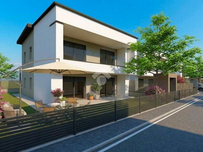 Appartamento quadrilocale in vendita in Via Benedetto Croce, Centro, Casirate d'Adda