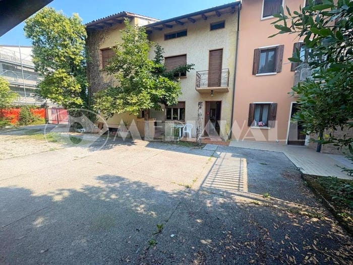 Casa con 6 locali in vendita in Via G Garibaldi, Centro, Roveredo in Piano