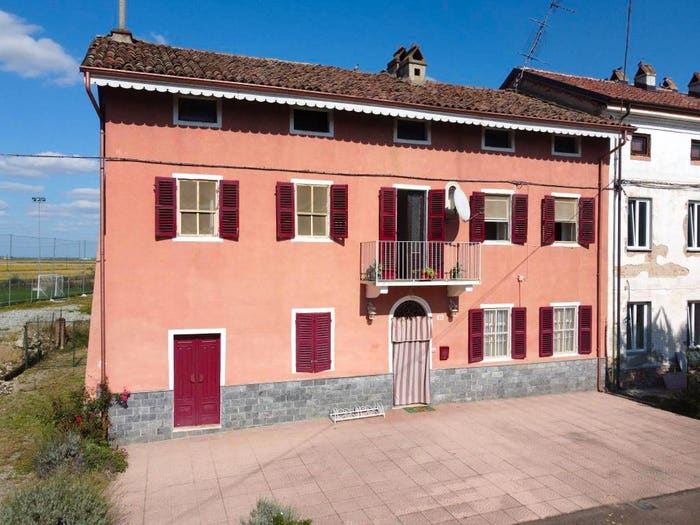 Casa con 6 locali in vendita in Piazza Vittorio Veneto, Ronsecco