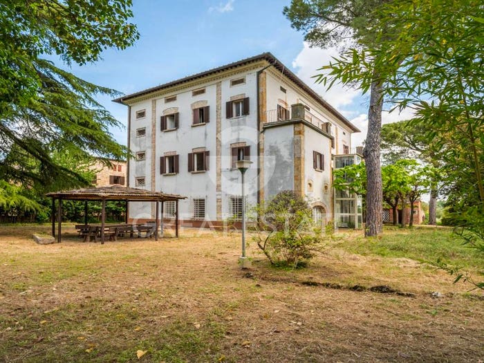 Casa con 6 locali in vendita in Viale Piero Calamandrei, Centro, Montepulciano