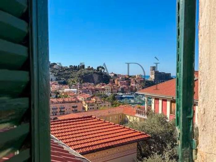 Casa con 6 locali in vendita in Via Generale Ferrari No Number, Lerici Paese, Lerici