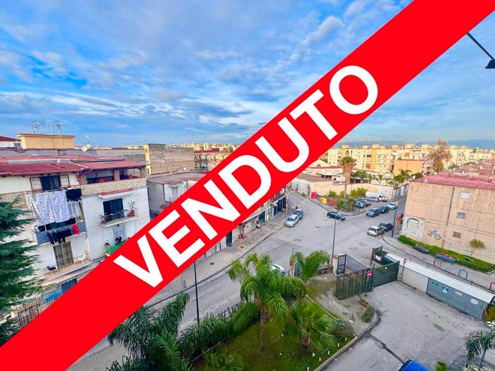 Appartamento trilocale in vendita in Viale Aprile, Capodichino, Napoli