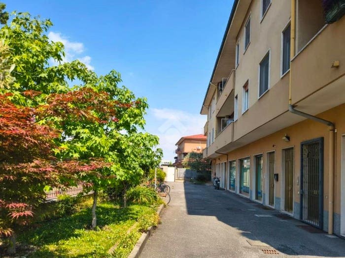 Appartamento trilocale in vendita in Via Roma, Centro, Pessano con Bornago