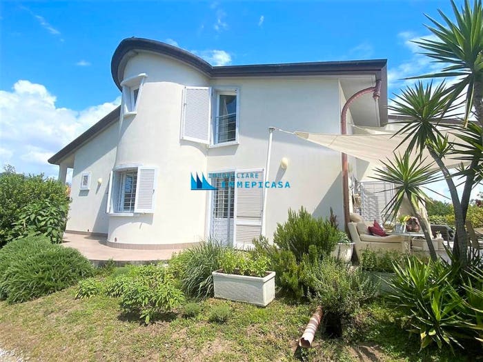 Casa con 6 locali in vendita in BertoloniBassa DirMonti, Marina di Carrara, Carrara