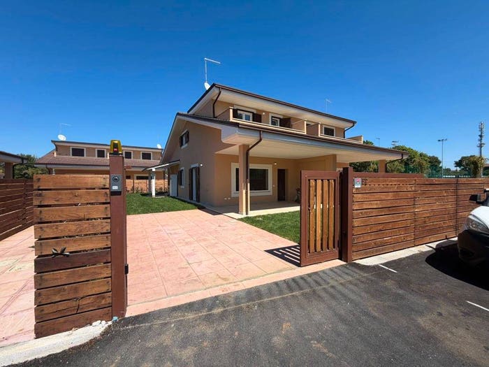 Casa quadrilocale in vendita in Via della Luna, Marina di San Nicola, Ladispoli