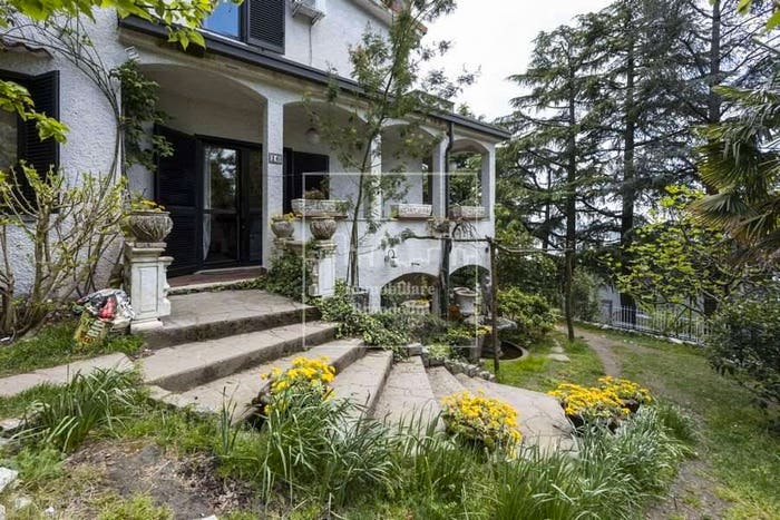Casa con 6 locali in vendita in Centro, Gavirate