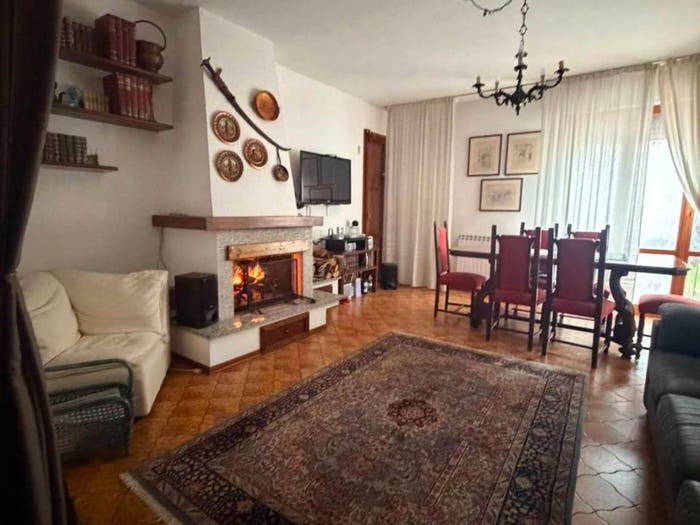 Appartamento con 5 locali in vendita in Avenza, Carrara