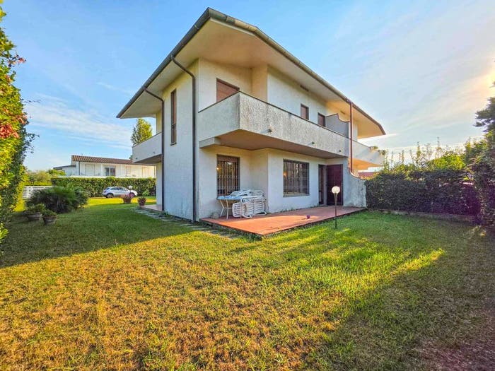 Casa trilocale in vendita in Via Fratelli Cervi, Centro, Forte dei Marmi