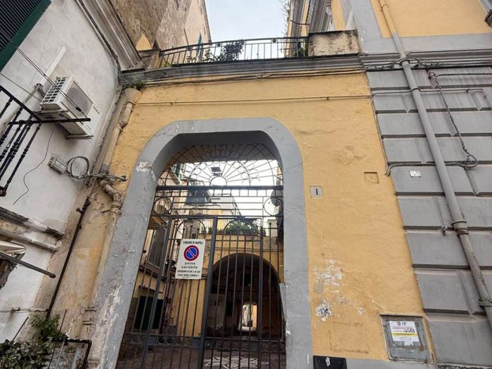 Appartamento monolocale in vendita in Piazza Gesù e Maria, Monte Santo, Napoli