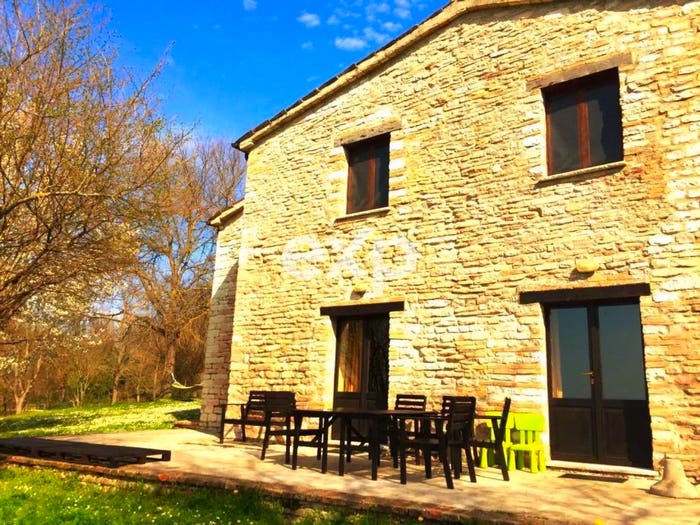 Casa con 5 locali in vendita in Strada Valubbio, Cagli
