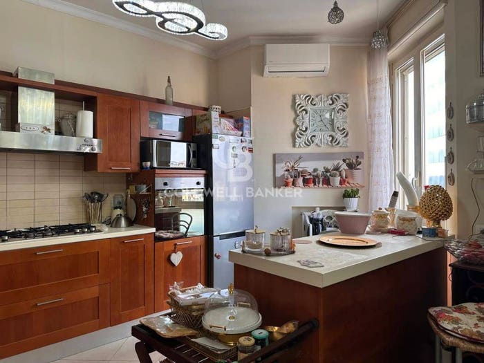 Appartamento quadrilocale in vendita in Via Amerigo Vespucci, Garibaldi Ferrovia, Napoli