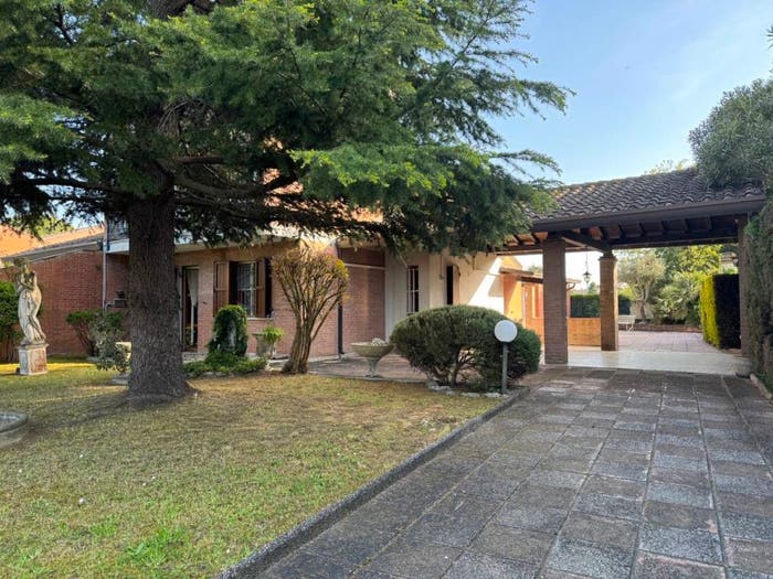 Casa con 6 locali in vendita in Viale Spagna, Lido delle Nazioni, Comacchio