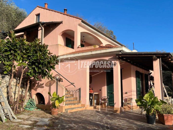 Casa con 5 locali in vendita in Via delle Berbene, Centro, Loano