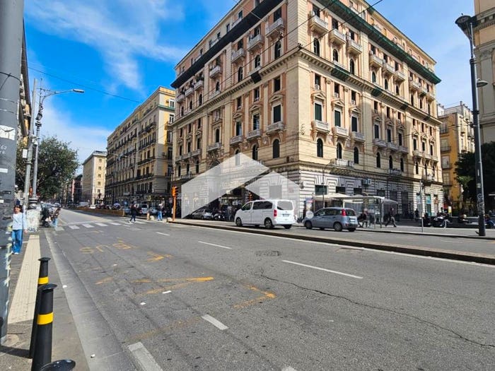 Appartamento trilocale in vendita in Pendino Santa Barbara, Centro Storico, Napoli