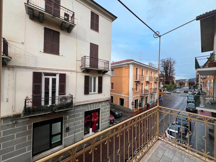 Appartamento con 6 locali in vendita in Via Giuseppe Garibaldi, Centro, Carcare