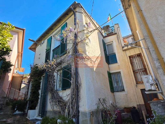 Casa con 6 locali in vendita in Via Aprile, Chiesa, Arnasco