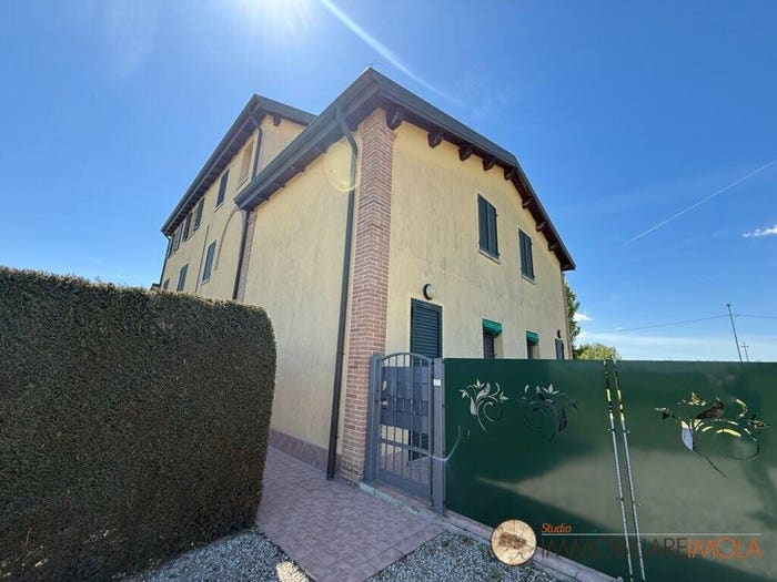 Appartamento trilocale in vendita in Via Colombarone Canale, Mordano