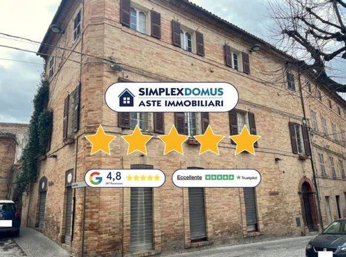 Casa con 6 locali in vendita in Via Cavour, Centro, Corridonia