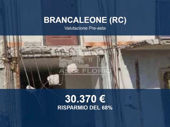 Casa trilocale in vendita in Via Rasole, Brancaleone Marina, Brancaleone
