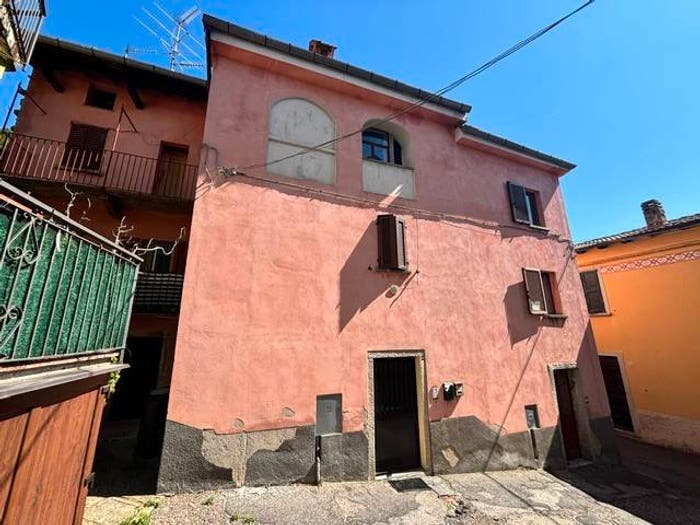 Appartamento quadrilocale in vendita in Via Rivolta, Cavagnano, Cuasso al Monte