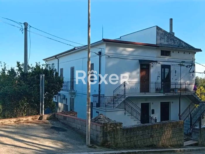 Appartamento trilocale in vendita in Via Ciro Menotti, Serracapriola