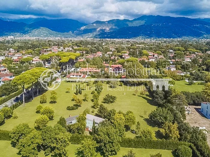 Casa con 5 locali in vendita in Via Nizza, Roma Imperiale, Forte dei Marmi
