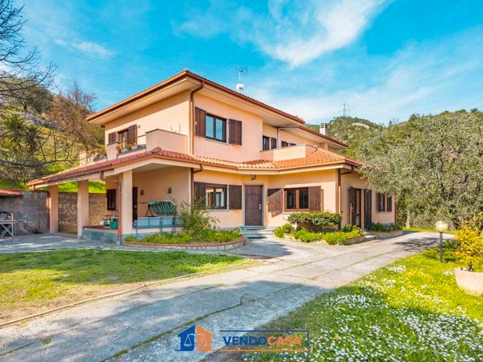 Casa con 6 locali in vendita in Via degli Orsolani, Centro, Loano