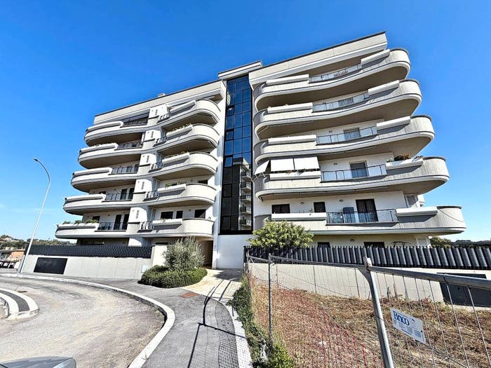 Appartamento trilocale in vendita in Via del Nebbiolo, Casalotti, Roma
