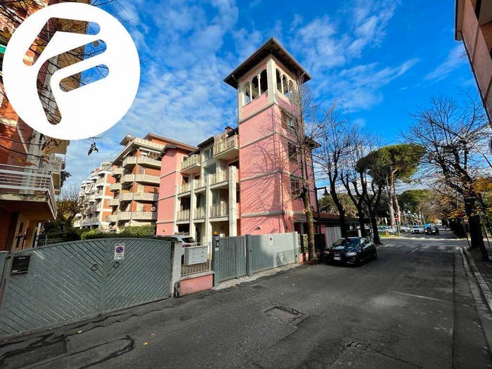 Appartamento con 6 locali in vendita in viale giuseppe mazzini, Marina di Massa Centro, Massa