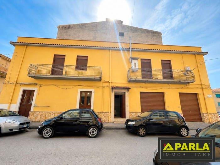 Casa con 6 locali in vendita in Viale della Vittoria, Canicattì