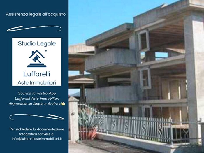 Casa con 6 locali in vendita in Via Enrico Mattei, Canavaccio, Urbino