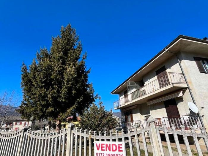 Appartamento quadrilocale in vendita in Via Cuneo L, Centro, Dronero