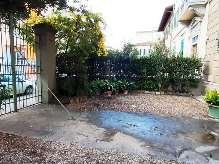 Appartamento con 5 locali in vendita in Via dei Cairoli, Campo di Marte, Firenze