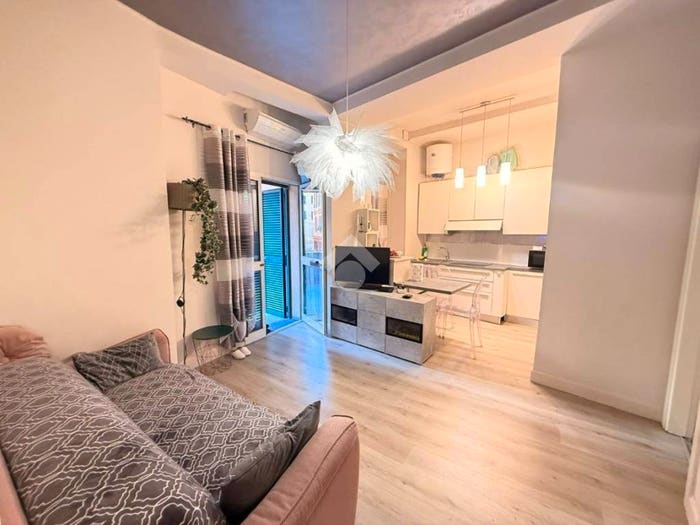 Appartamento bilocale in vendita in Via Caffaro, Castelletto, Genova