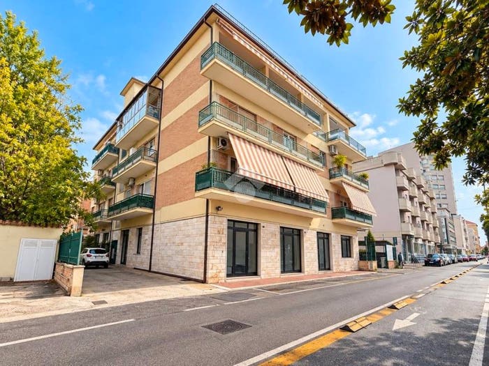 Appartamento trilocale in vendita in Via ippolito nievo, Centro, Giulianova