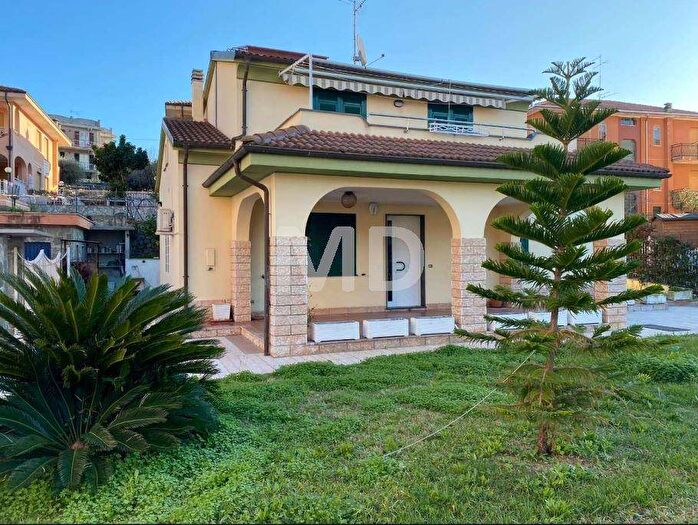 Casa con 6 locali in vendita in Boissano