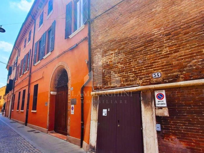 Appartamento con 6 locali in vendita in Via Benedetto Cairoli, Centro Storico, Ferrara