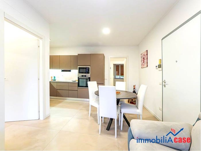 Appartamento trilocale in vendita in Via Pietro Toselli, Centro, Limbiate