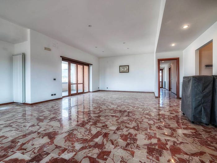 Appartamento quadrilocale in vendita in Via Appia, Centro, Minturno