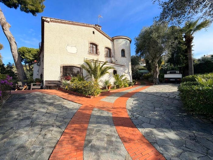 Casa con 6 locali in vendita in Via Romana, Bordighera
