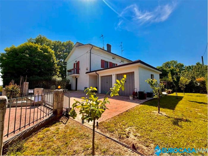 Casa con 6 locali in vendita in Via Nuova, Centro, Rolo