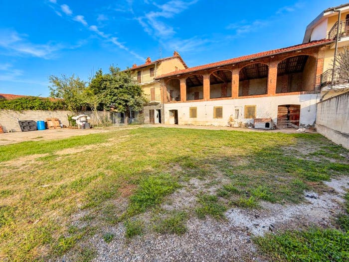 Casa con 6 locali in vendita in Via Carignano, Virle Piemonte