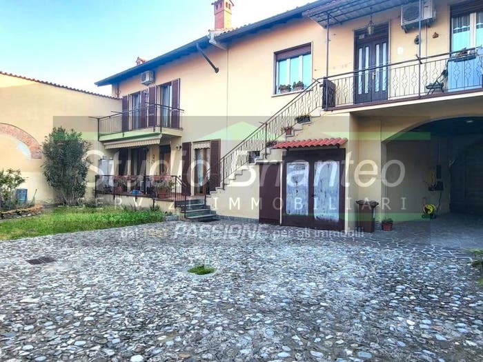 Casa trilocale in vendita in Via San Simpliciano, Centro, Carate Brianza
