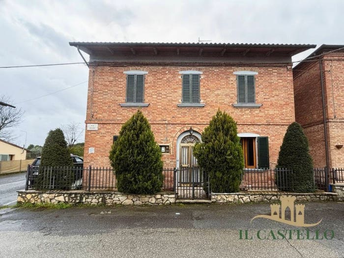 Casa con 6 locali in vendita in Via Chieti, Montepulciano Stazione, Montepulciano
