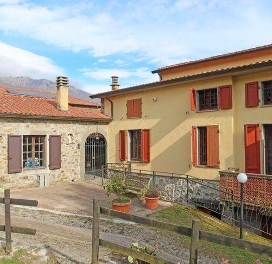 Casa con 6 locali in vendita in Località Stazzone, Bagnone