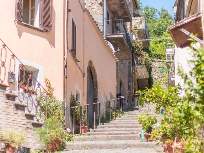 Casa con 6 locali in vendita in Via del Parione, Bolsena