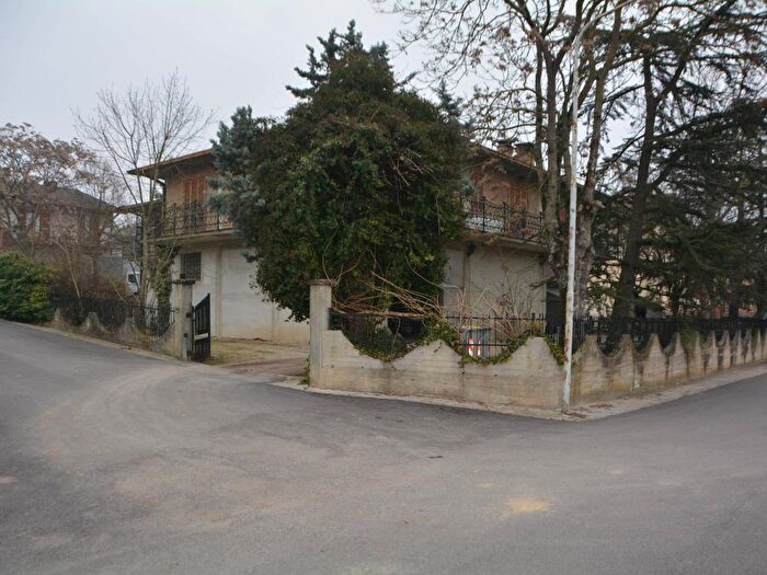 Appartamento con 6 locali in vendita in Via Giuseppe Gioachino Belli, Promano, Città di Castello