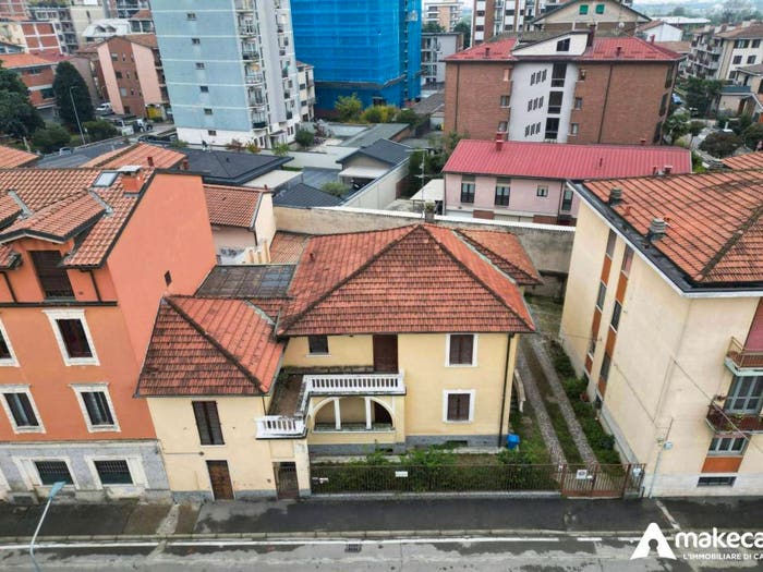 Casa con 6 locali in vendita in via G Frassi, Melegnano
