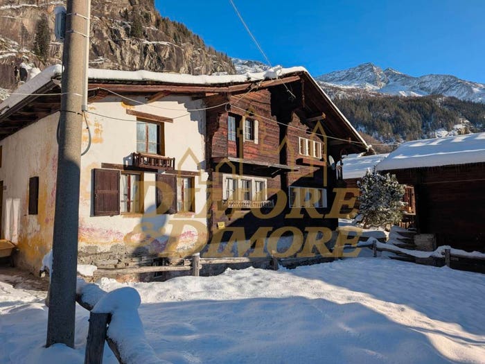 Casa con 6 locali in vendita in Via Monte Rosa, Macugnaga